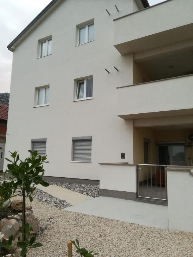 Bijele Stijene Apartment Karlobag