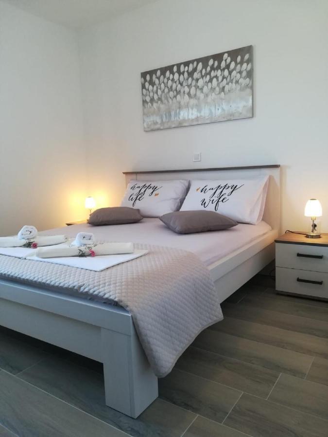 Bijele Stijene Apartment Karlobag